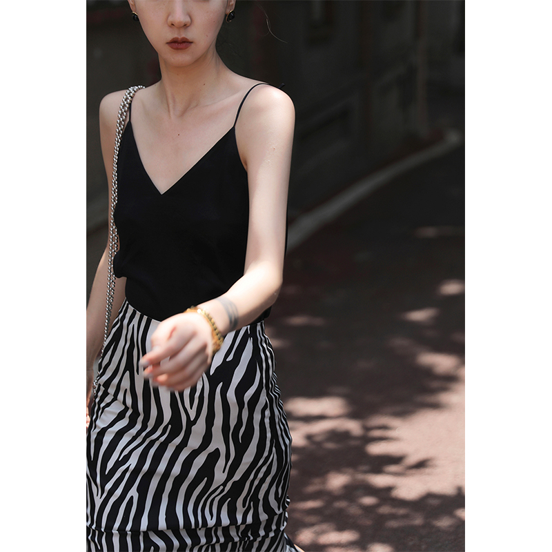 Mogas 夏日纸片人100%醋酸奢华压皱吊带衫长裤懒人套装女